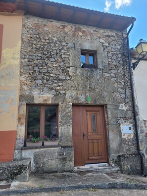 Exterior detail - Preciosa Casa EN LA Sierra DE LA Demanda (Monterrubio de la Demanda)
