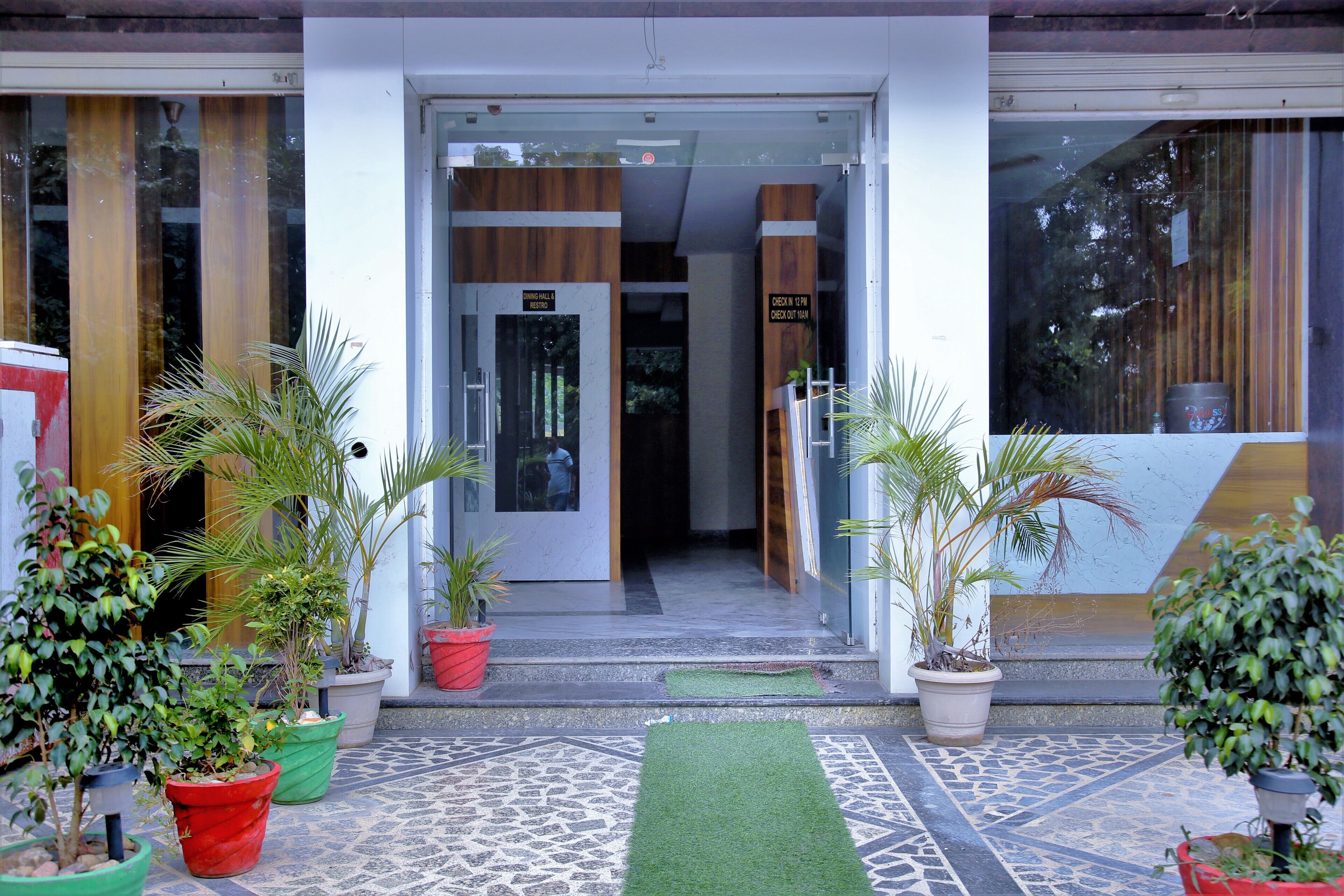 Photo - Lake View Hotel