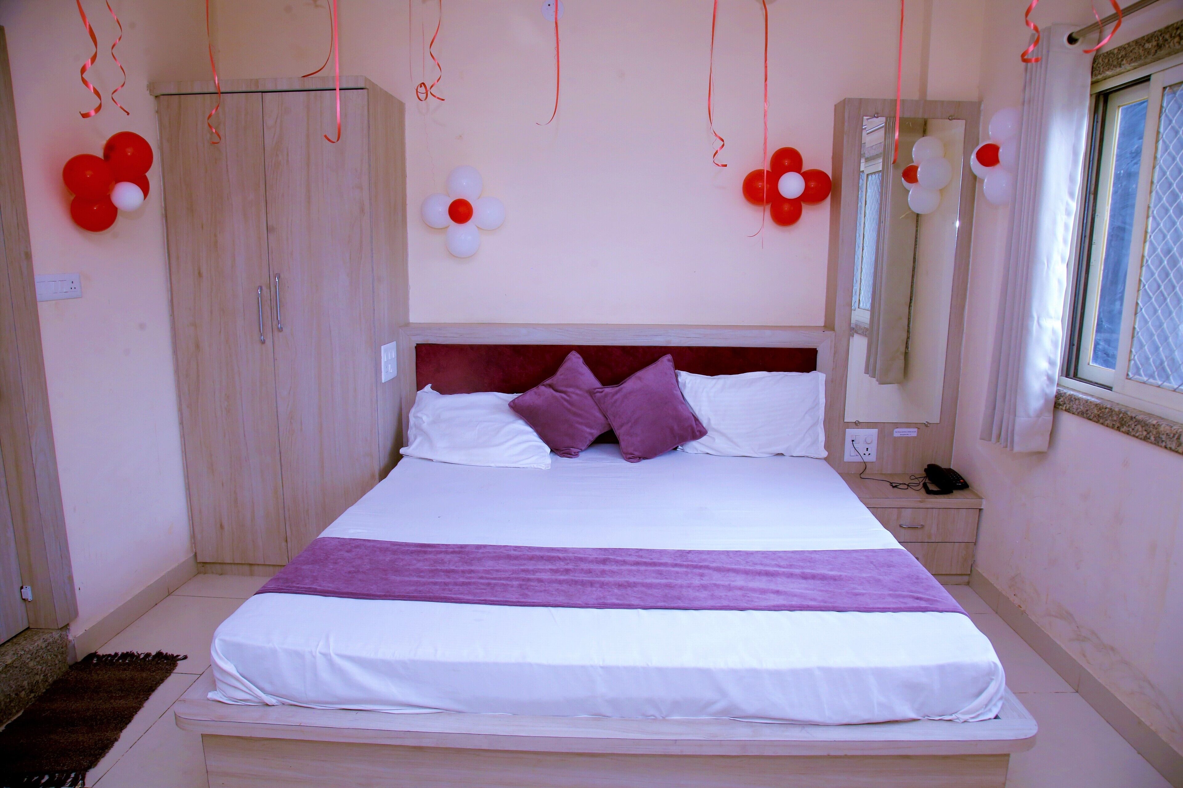 Photo - Lake View Hotel