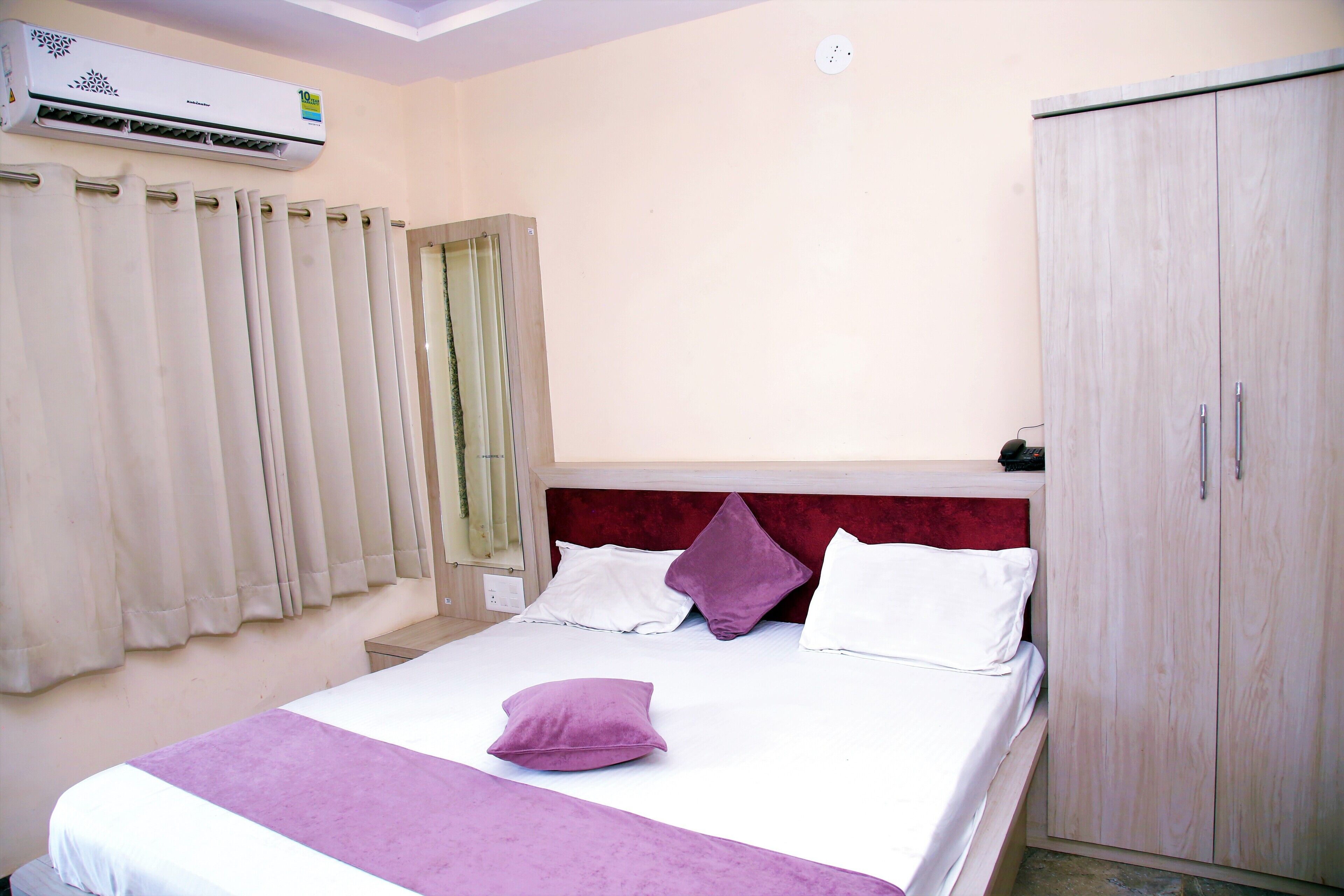 Photo - Lake View Hotel