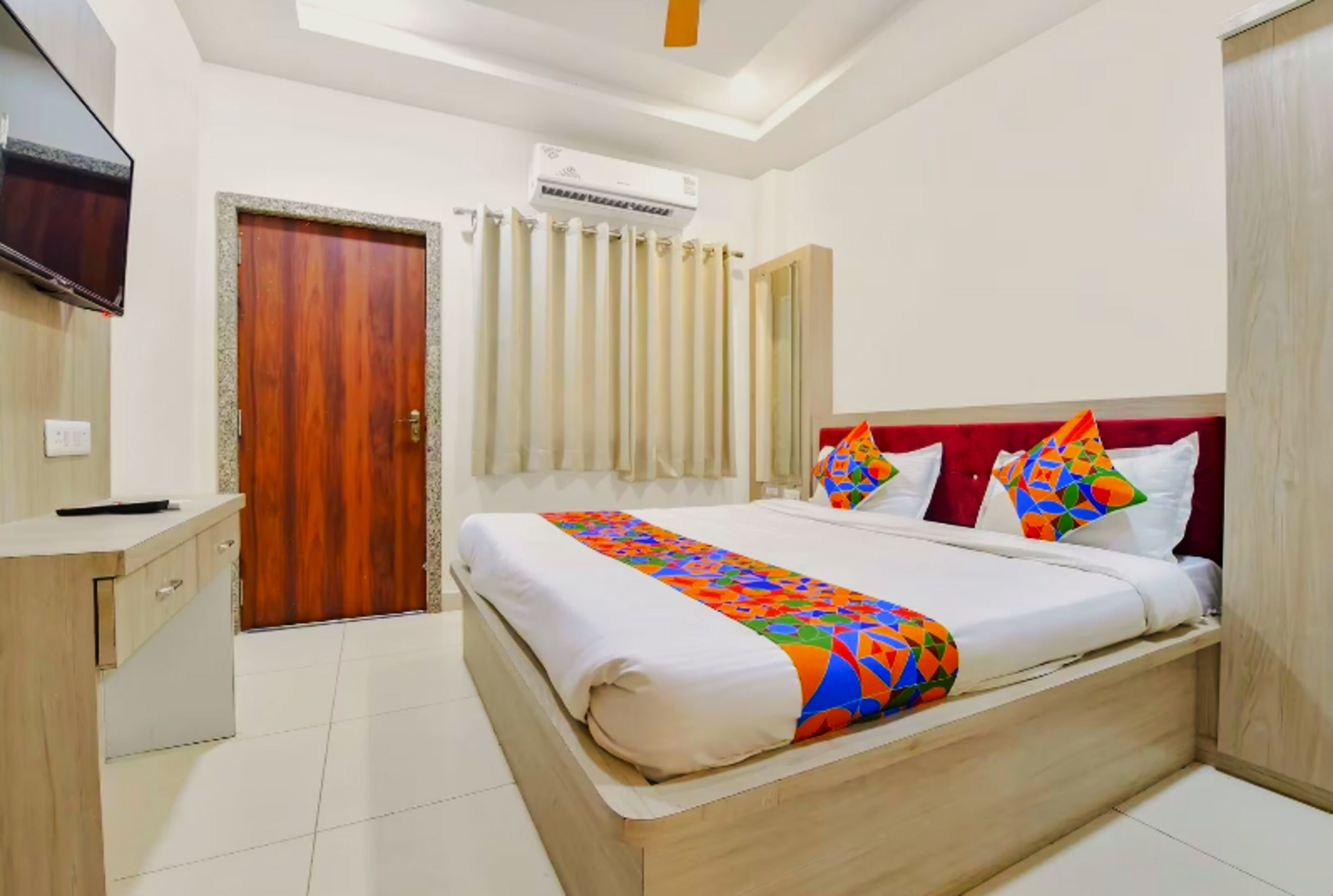 Photo - Lake View Hotel