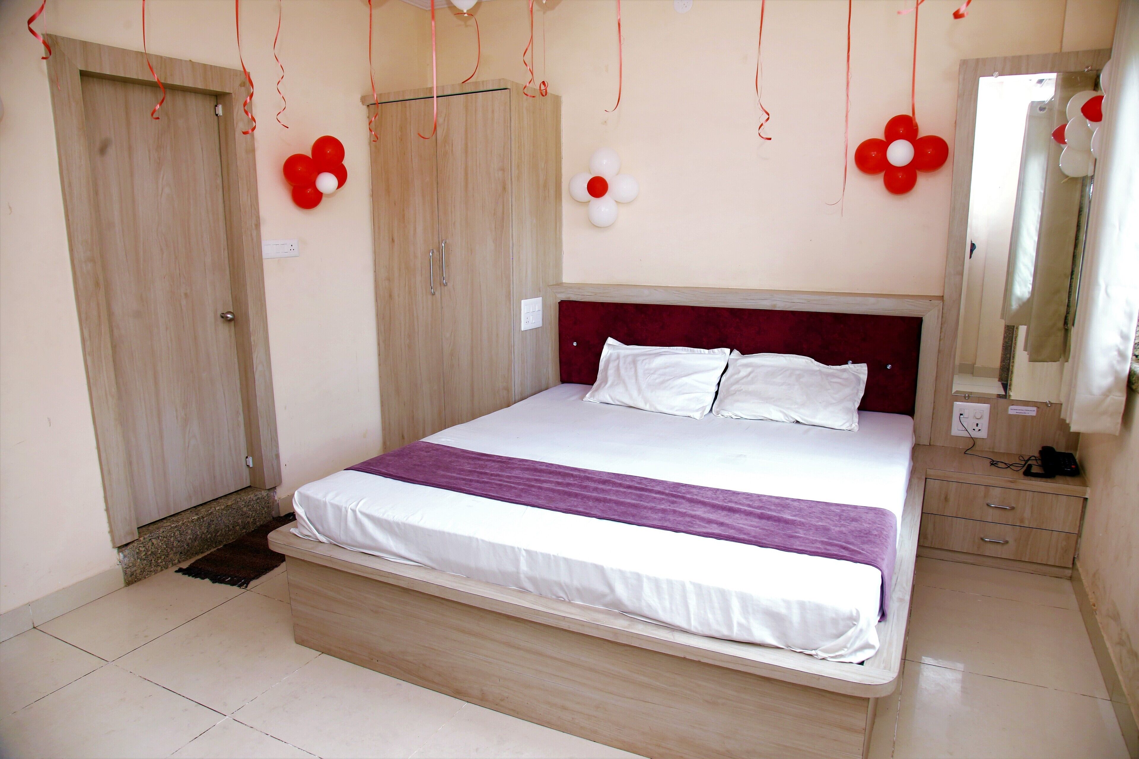 Photo - Lake View Hotel