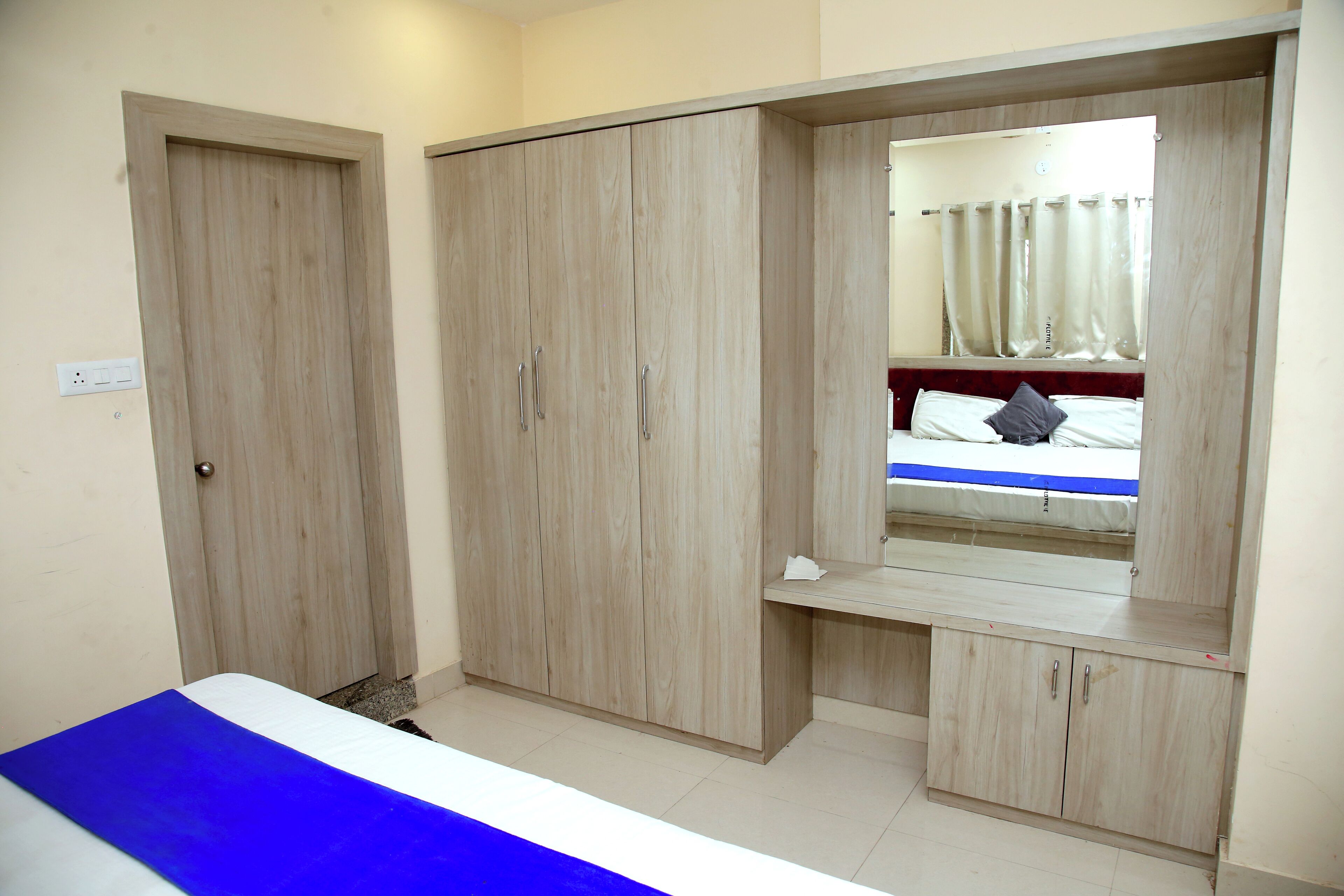 Photo - Lake View Hotel