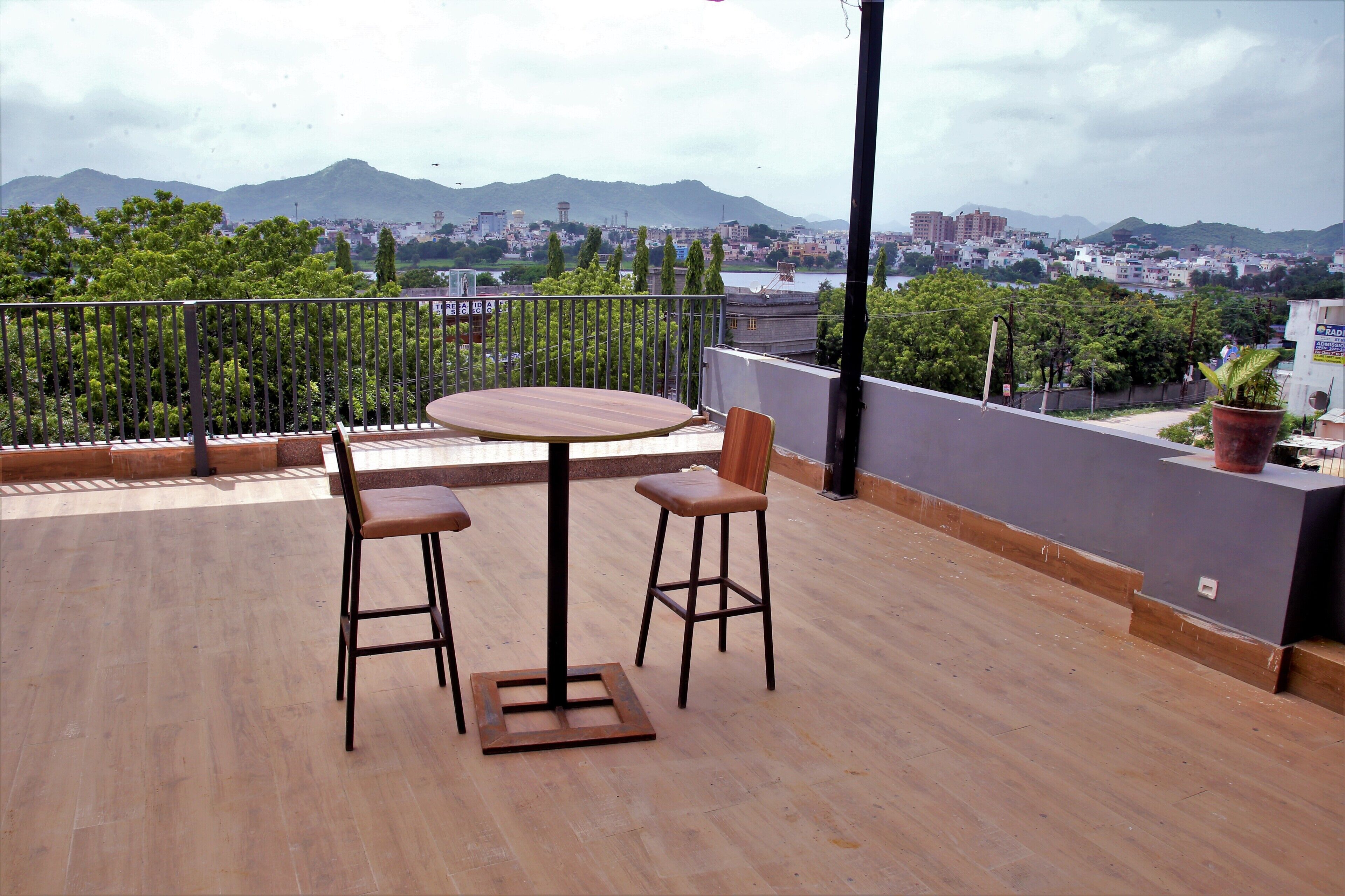 Photo - Lake View Hotel