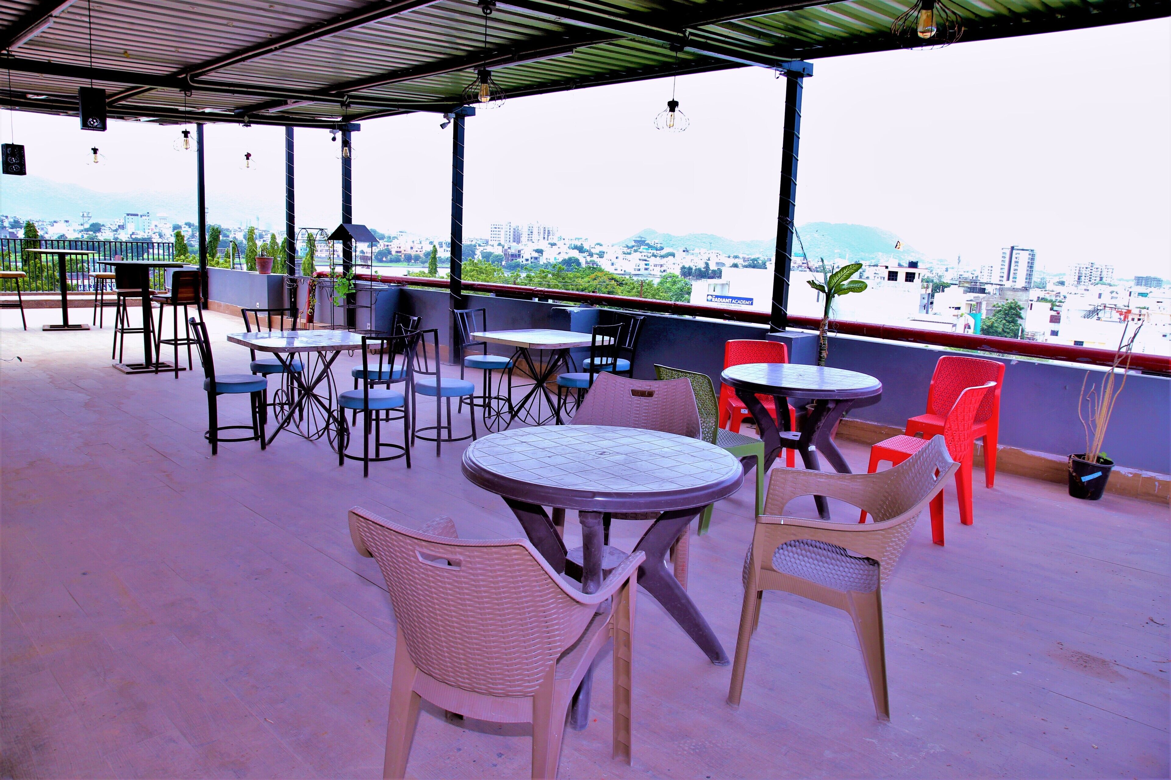 Photo - Lake View Hotel