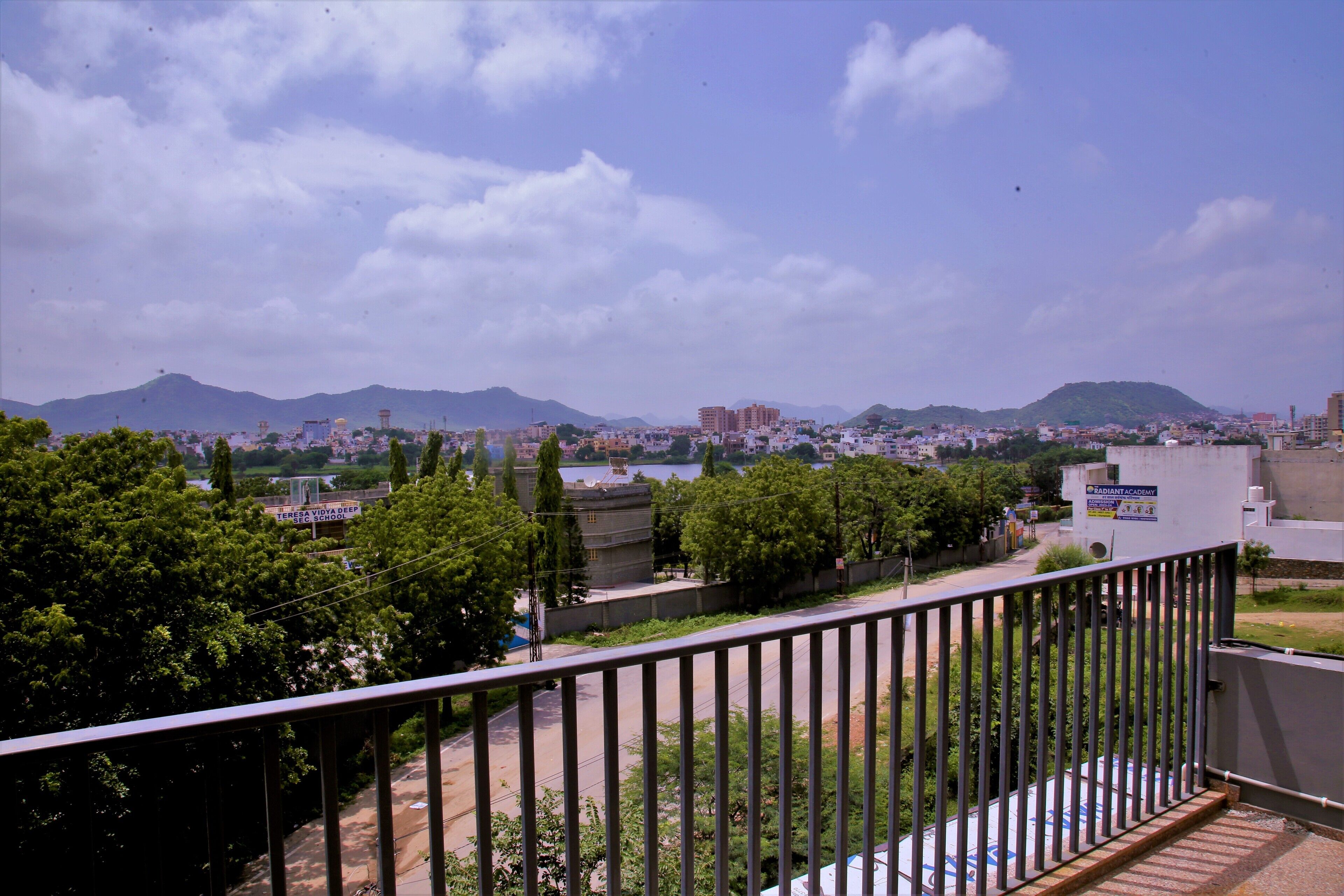 Photo - Lake View Hotel