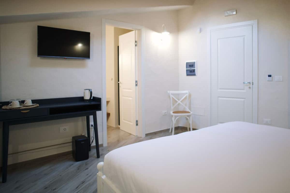 Standard Room | Premium bedding, down comforters, minibar, in-room safe