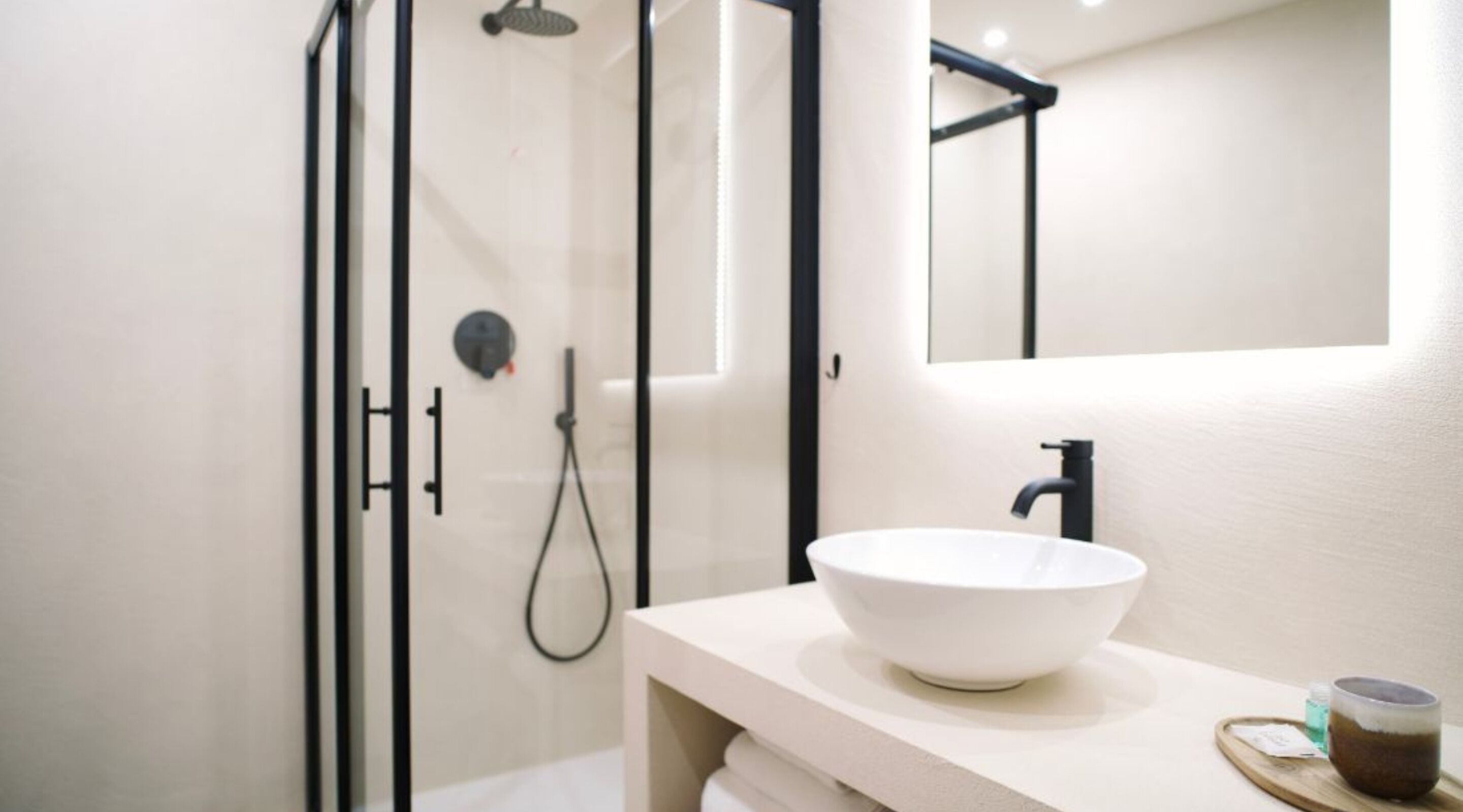 Deluxe Room | Bathroom