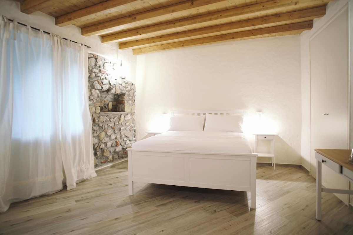 Family Room | Premium bedding, down comforters, minibar, in-room safe