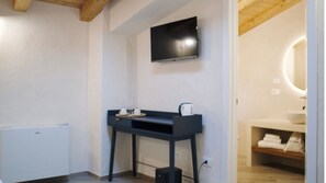 Standard Room | Premium bedding, down comforters, minibar, in-room safe