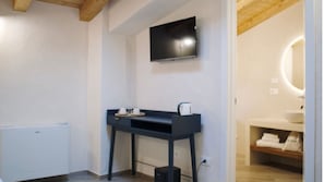 Standard Room | Premium bedding, down comforters, minibar, in-room safe