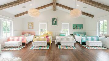 5 bedrooms, free WiFi, bed sheets