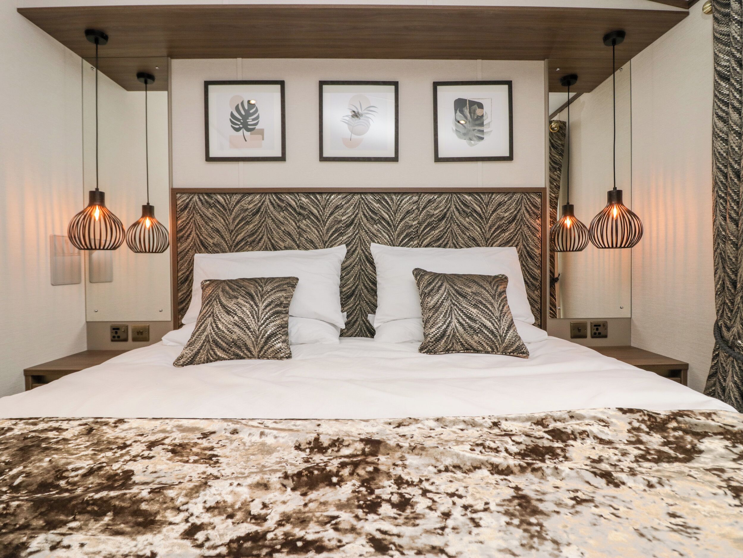 2 bedrooms, individually decorated, individually furnished, free WiFi