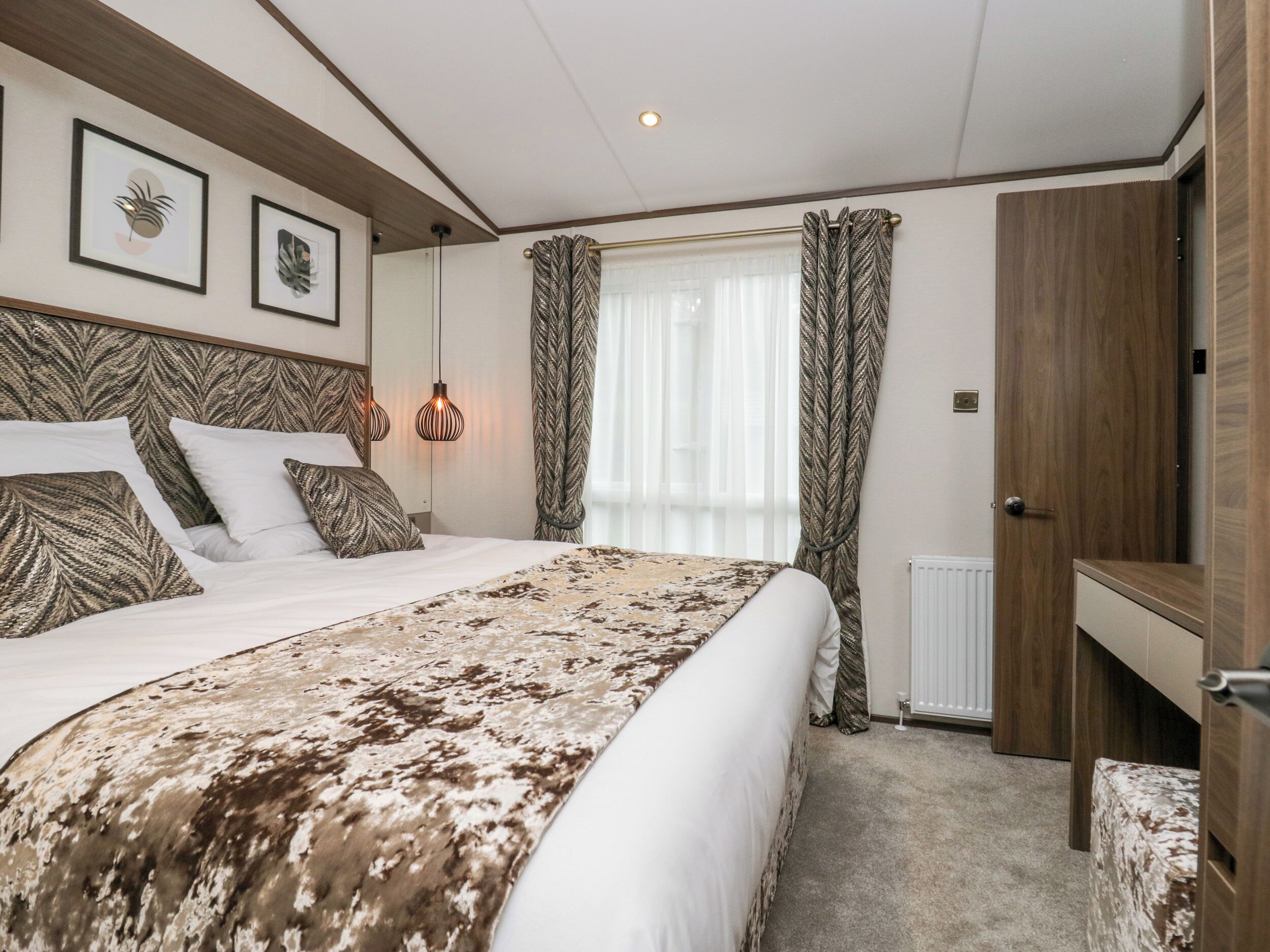 2 室のベッドルーム、客室ごとに異なる装飾、客室ごとに異なるインテリア、WiFi (無料)