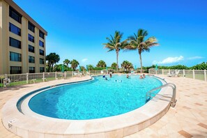 Piscina all'aperto, una piscina riscaldata
