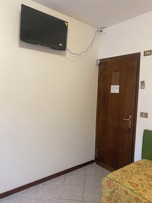 Interior - Camelia Rooms Venice Guesthouse Train stationRooms with private bathroom (Venezia)