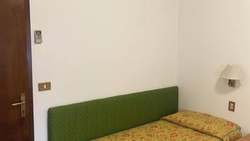 36 bedrooms, travel crib, WiFi, bed sheets