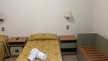 36 Schlafzimmer, Reisekinderbett, WLAN, BettwÀsche