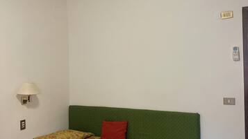 36 Schlafzimmer, Reisekinderbett, WLAN, BettwÀsche