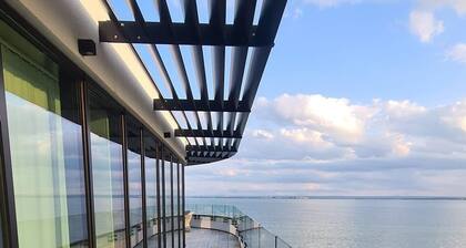 Stunning Seafront Penthouse With Panoramic South Facing Views Over the Estuary