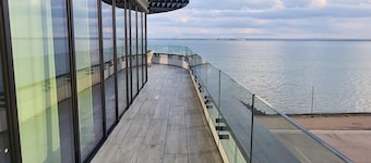 Stunning seafront Penthouse with panoramic south facing views over the Estuary