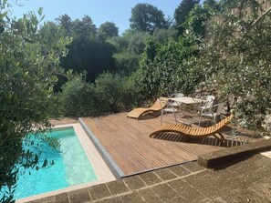 المنطقة المحيطة بالمنشأة