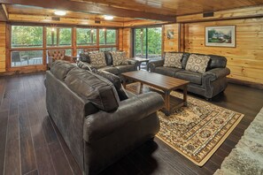 Smart-TV, peis, videospill og DVD-spiller