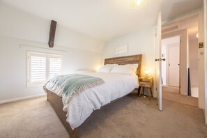 2 habitaciones, tabla de planchar con plancha, internet y ropa de cama 