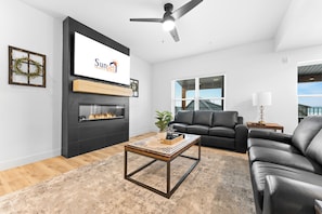 Smart TV, fireplace
