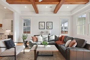 Unclassified image, 3 of 22, button