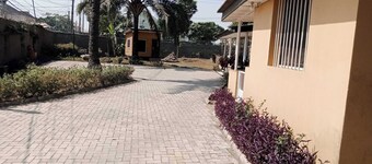 A 2-minute drive from the SPAR market.
Friendly and calm environment 