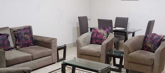 A 2-minute drive from the SPAR market.
Friendly and calm environment 