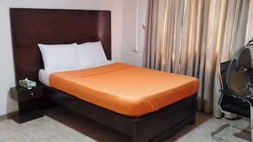 2 slaapkamers, een bureau, een strijkplank/strijkijzer, wifi