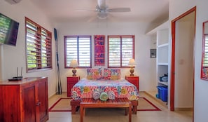 4 bedrooms, iron/ironing board, travel cot, free WiFi - Bright and airy beachfront villa located in Soliman Bay with a New Pool (Tulum)