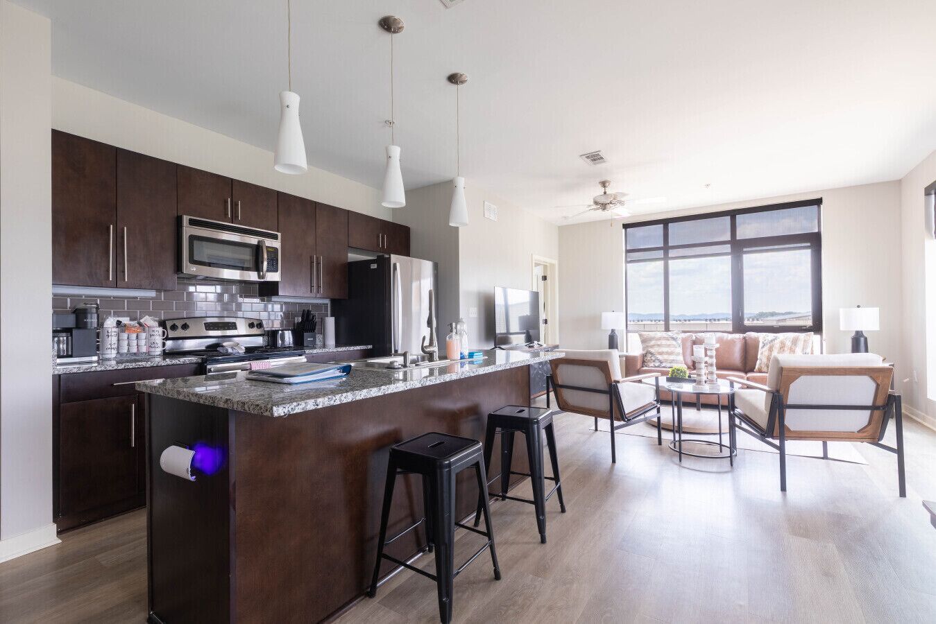 Køleskab, mikrobølgeovn, ovn, kogeplade