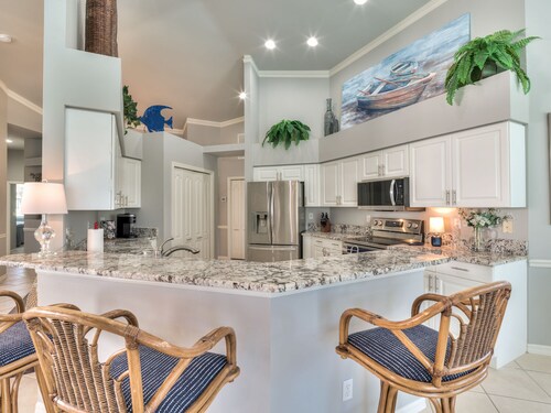 Gorgeous Stoneybrook Home with Private Pool, Lake, Golf Course, 2 King Beds!