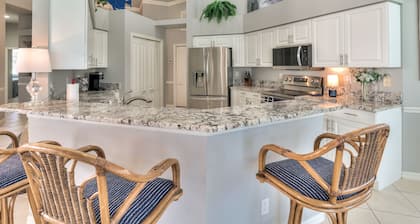 Gorgeous Stoneybrook Home with Private Pool, Lake, Golf Course, 2 King Beds!