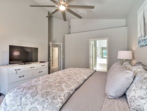 3 bedrooms, desk, iron/ironing board, free WiFi