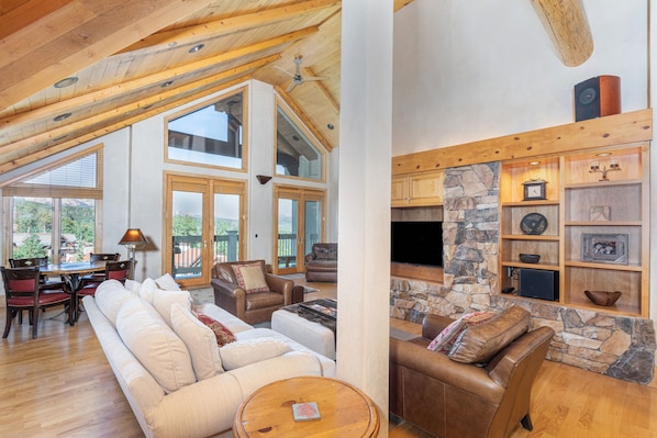TV, fireplace