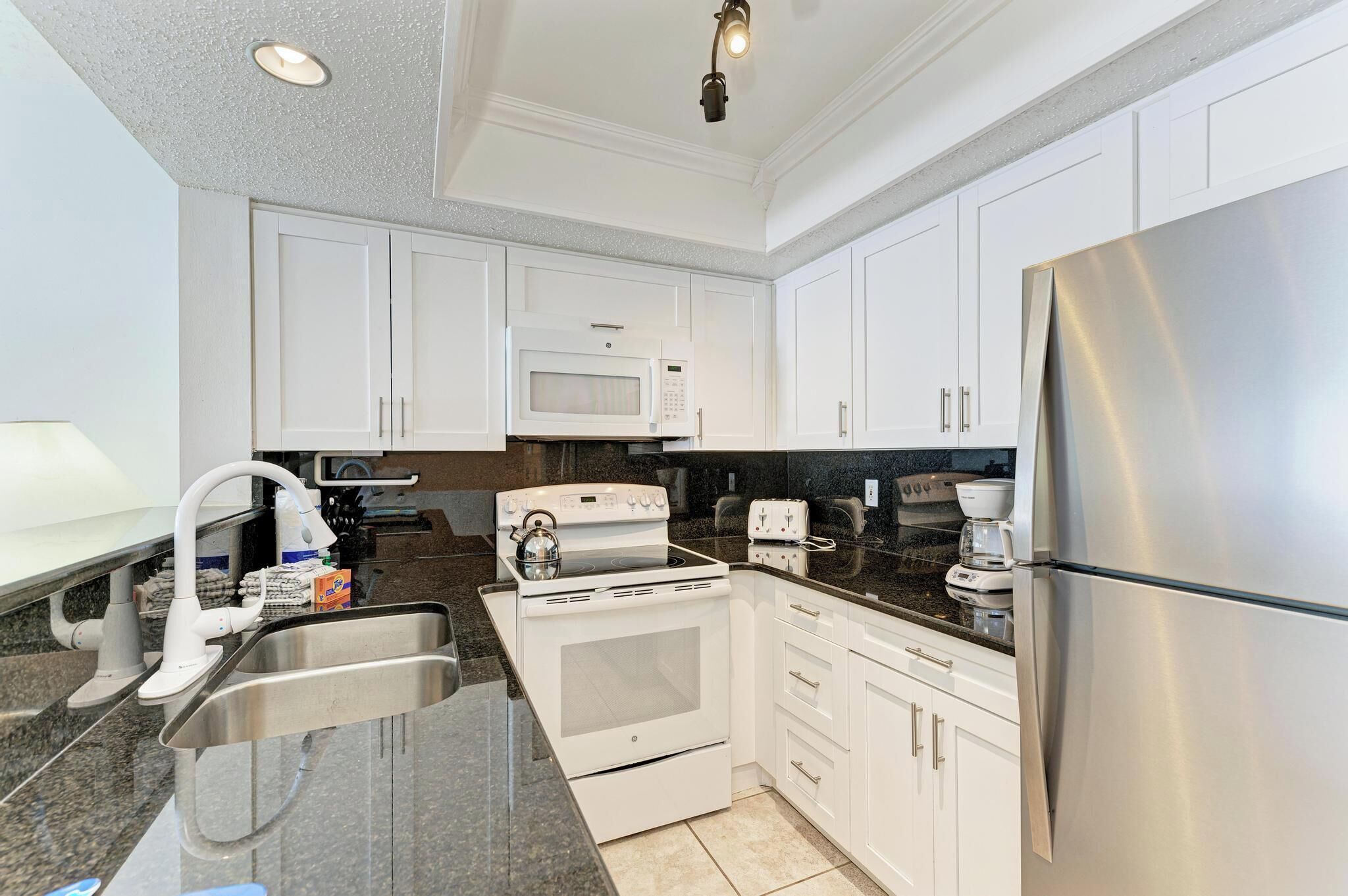 冰箱、微波炉、炉灶、洗碗机