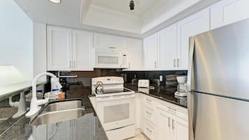 Fridge, microwave, stovetop, dishwasher