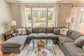 テレビ、テーブルサッカー台