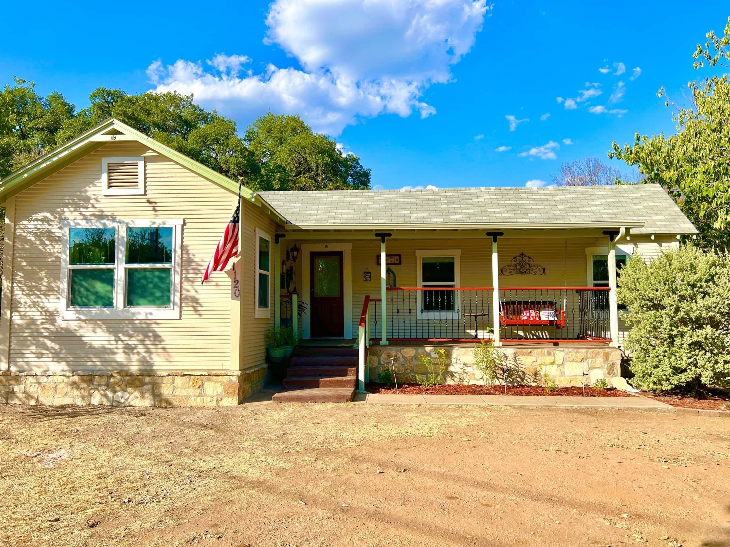 The Aransas St House, 2BD/1BA, Near Downtown, River Trail