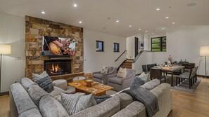 Smart TV, fireplace - Perfect Perch With All the Views | Radiance Retreat (Vail)