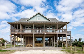 Exterior - #JustAWavin'- Quiet, Beautiful Beachfront, Screened Porch, with Amazing Views (Crystal Beach)