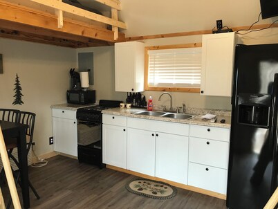 Judy's Place - 1BR, 1 Bath w/ Q, K, and Twin bed. Full kitchen.
