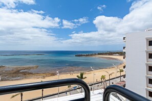 Beach nearby - Luxury Beach Views 2BR House - Private Parking (Arrecife)