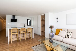TV - Luxury Beach Views 2BR House - Private Parking (Arrecife)