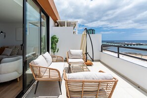 Terrace/patio - Luxury Beach Views 2BR House - Private Parking (Arrecife)