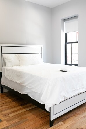 1 quarto, cofres nos quartos, ferros/tábuas de passar roupa